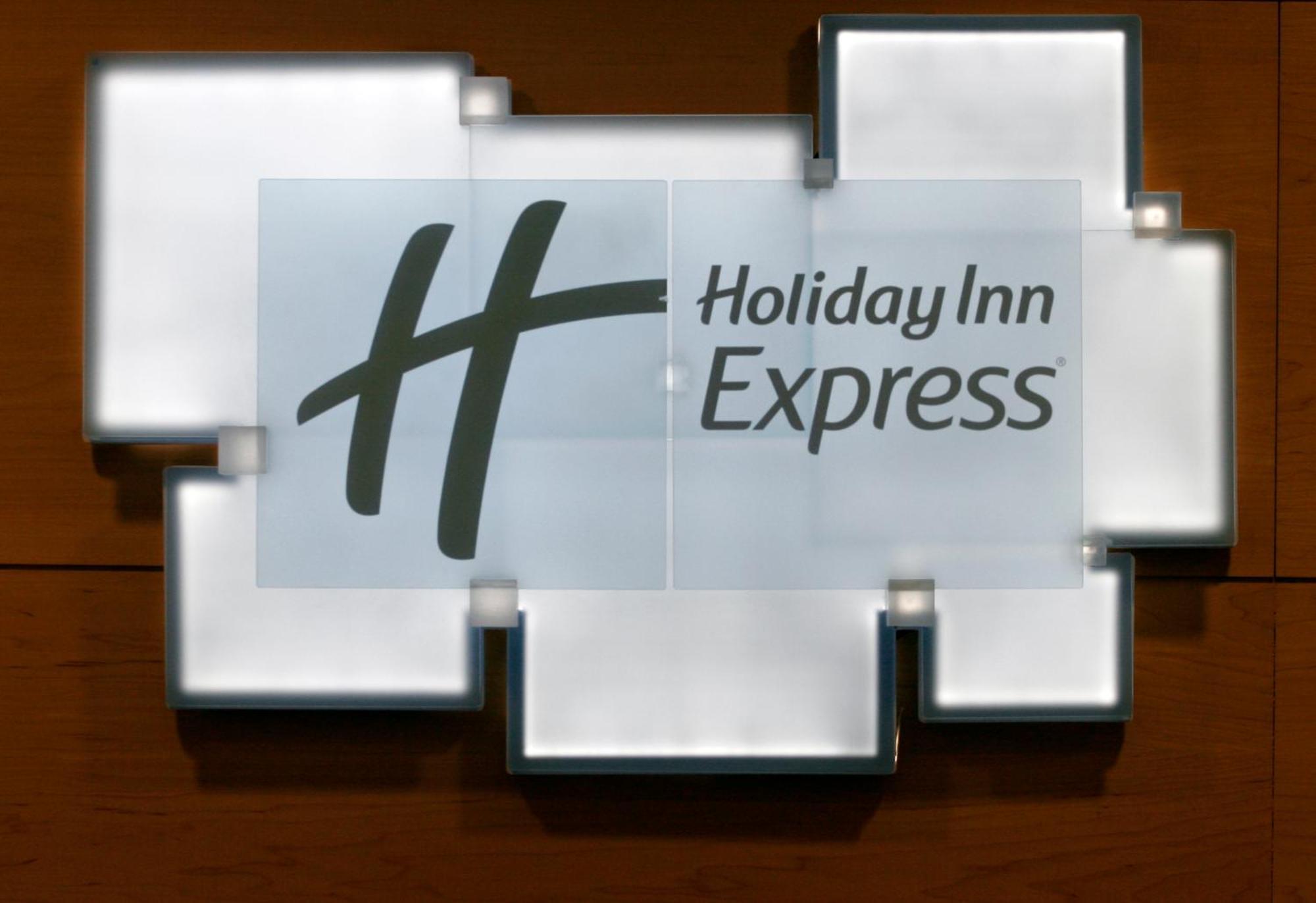 Holiday Inn Express Sant Cugat, An Ihg Hotel Sant Cugat del Vallès Eksteriør bilde